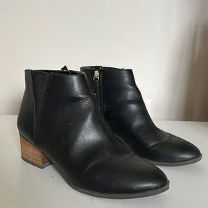 Dr. Schools Black Booties Size 7.5